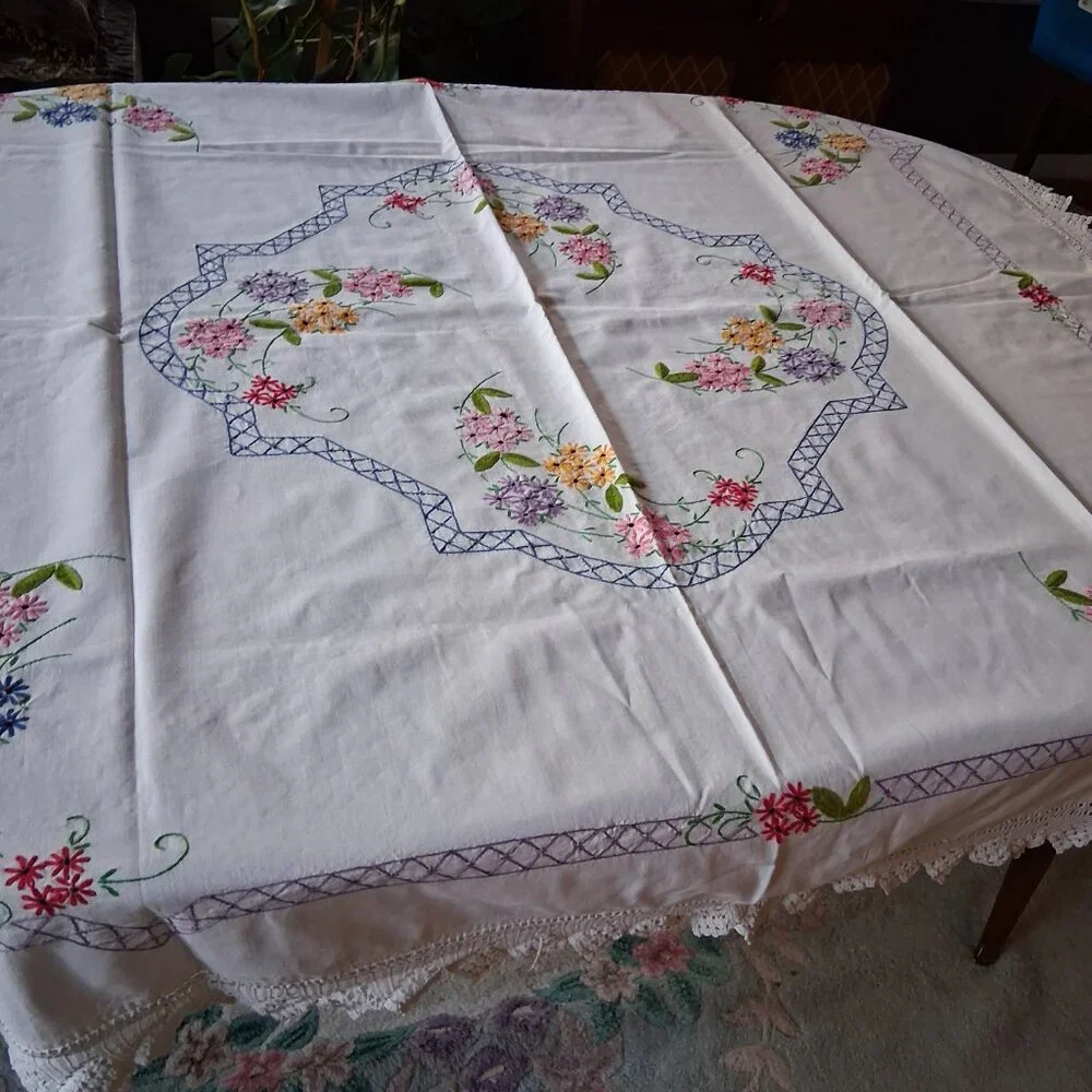🌸 Vintage Floral Embroidered Tablecloth • Crochet Lace Edge • 54x58 Multicolor